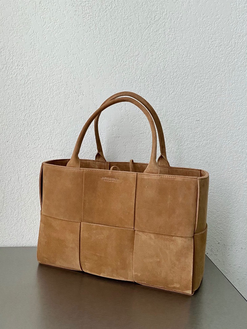 보테가베네타 아르코 토트백 미듐