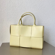 보테가베네타 아르코 토트백 미듐