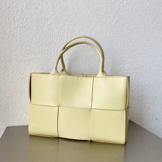 보테가베네타 아르코 토트백 미듐