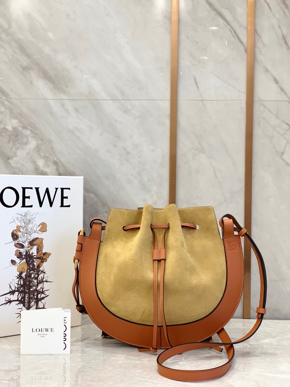 로에베 Loewe 버킷 백 27CM