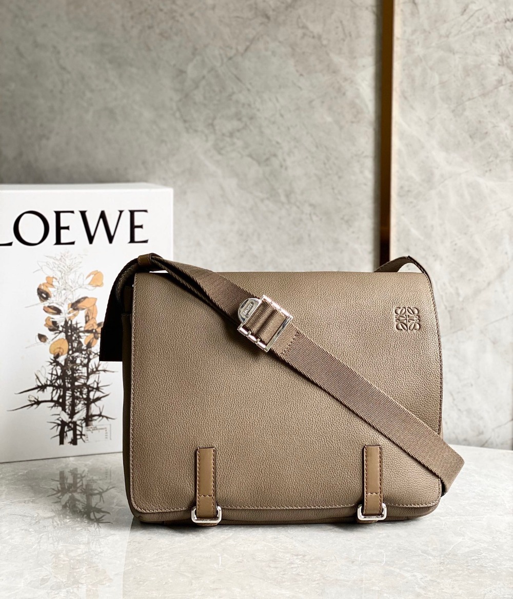 로에베 Loewe 크로스 백 33CM