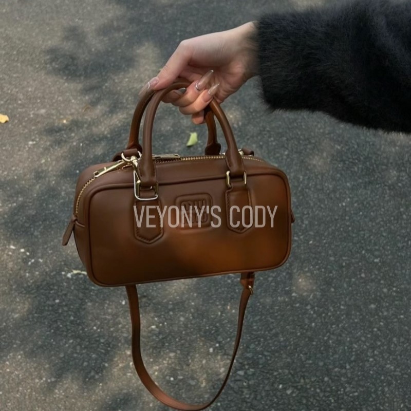 미우미우 아르카디 토트백 스몰