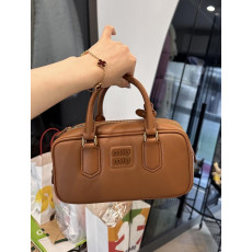 미우미우 아르카디 토트백 스몰