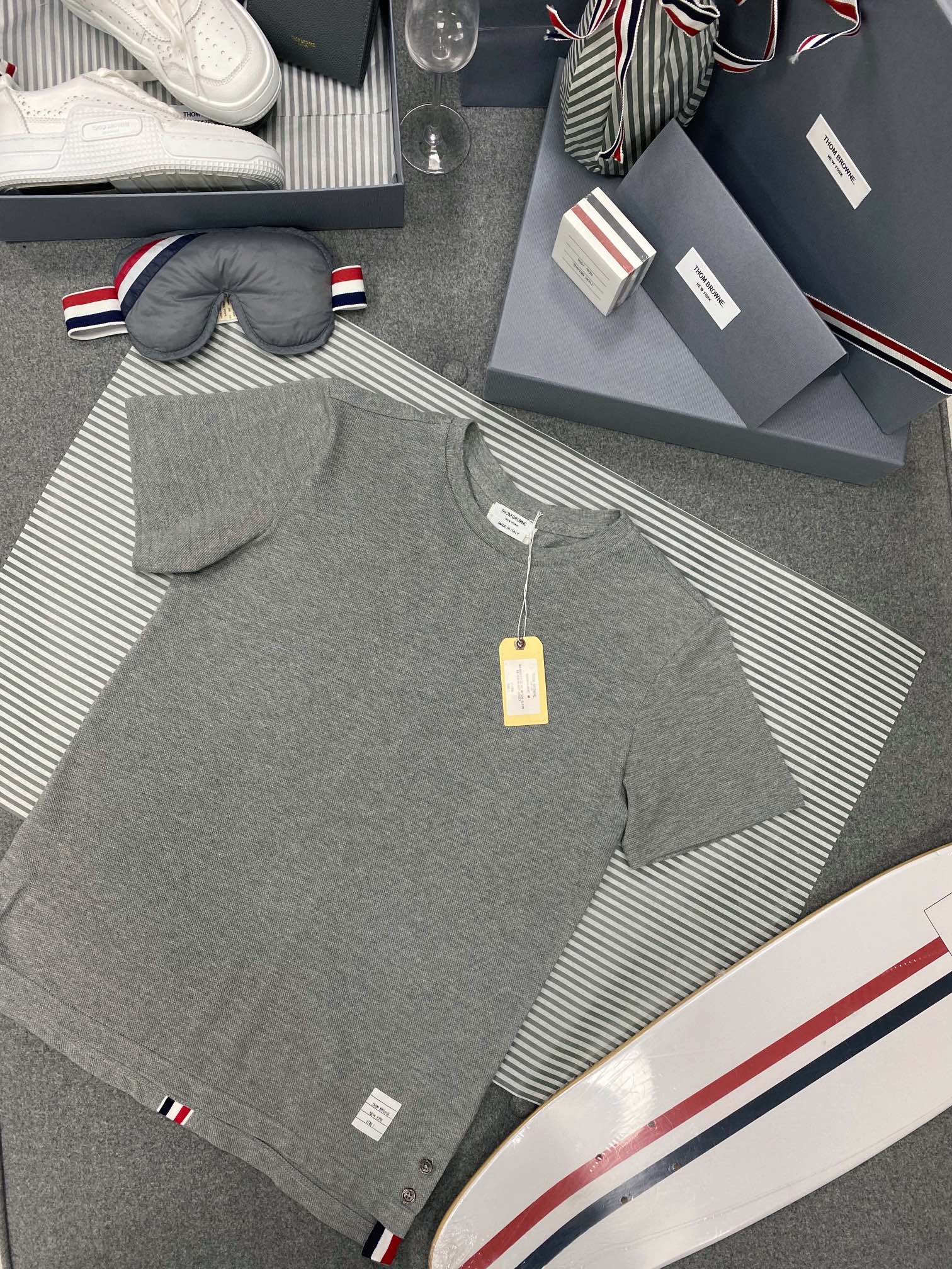 톰브라운 센터백 스트라이프 반팔 티셔츠