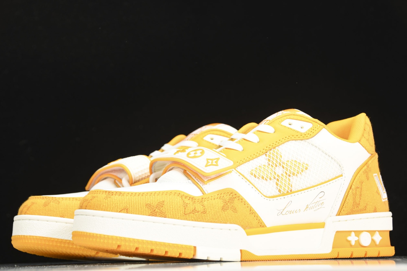 루이비통 LV 트레이너 스니커즈 1AANGH 