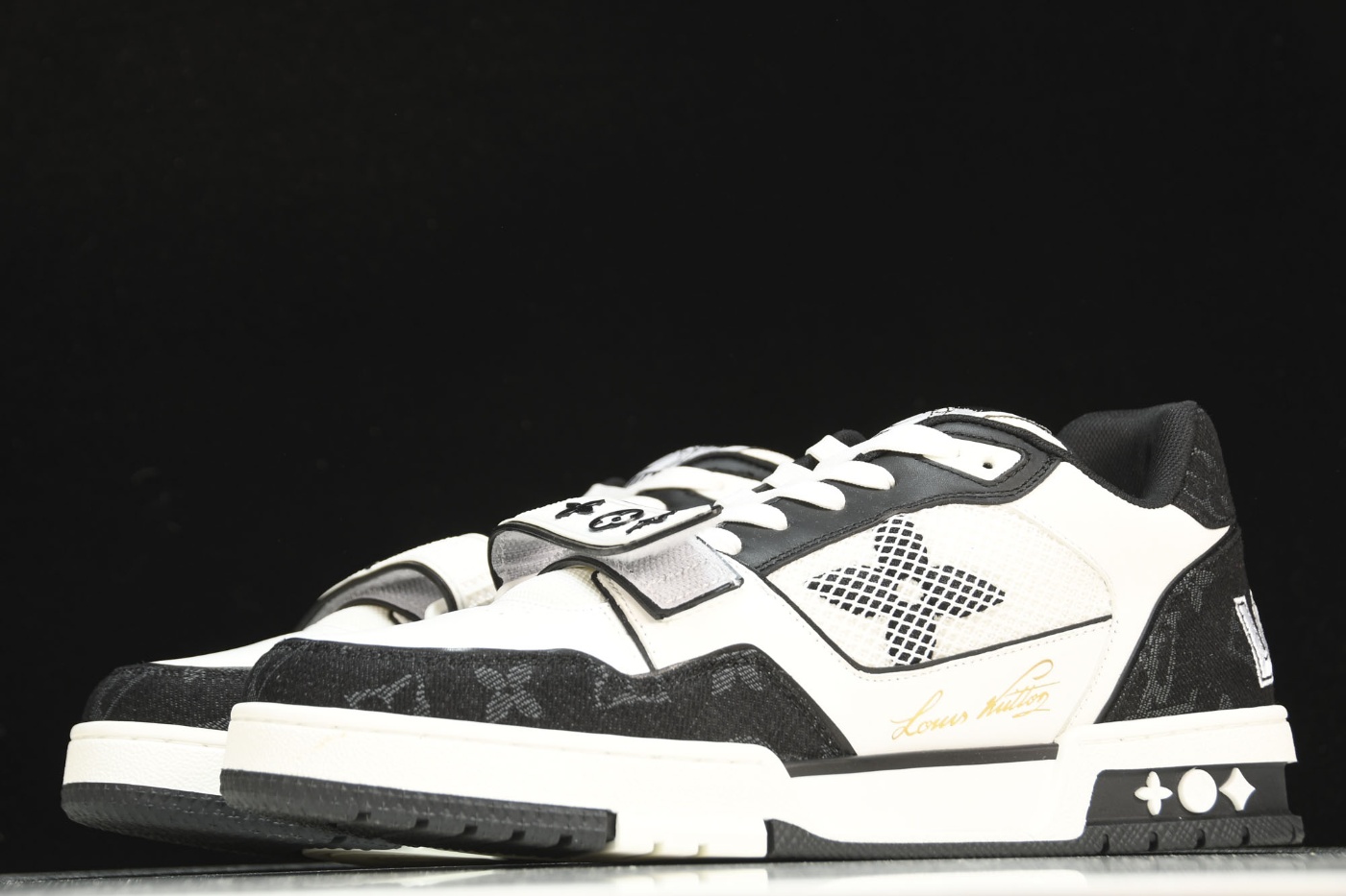 루이비통 LV 트레이너 스니커즈 1A9ZAX 