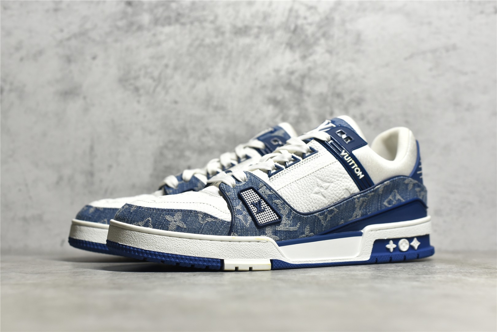 루이비통 LV 트레이너 스니커즈 1A9JGT 