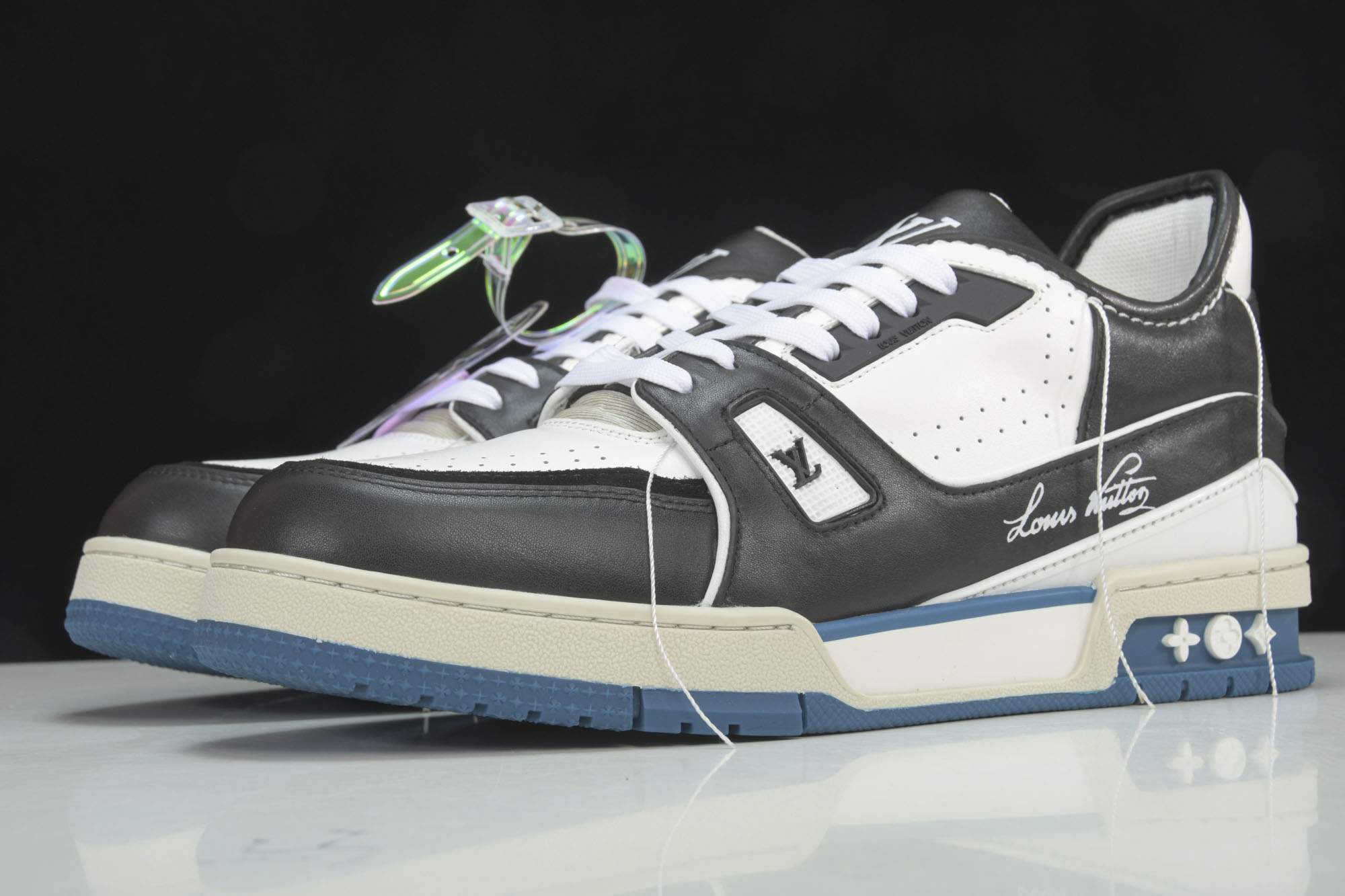 루이비통 LV 트레이너 스니커즈 1A8Q7T 