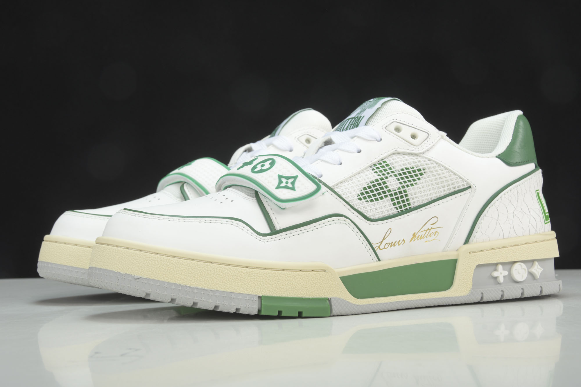 루이비통 LV 트레이너 스니커즈 1A98UZ 