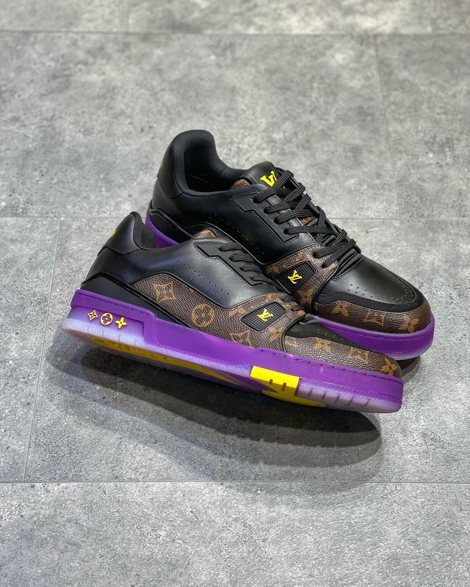 루이비통 트레이너 스니커즈 1A8WJ8