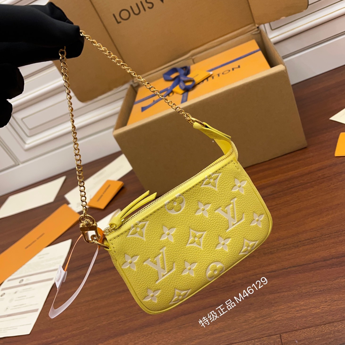 루이비통 미니 포쉐트 악세수아 14.5cm