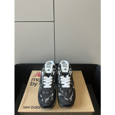 미우미우 X 뉴발란스 574 스니커즈