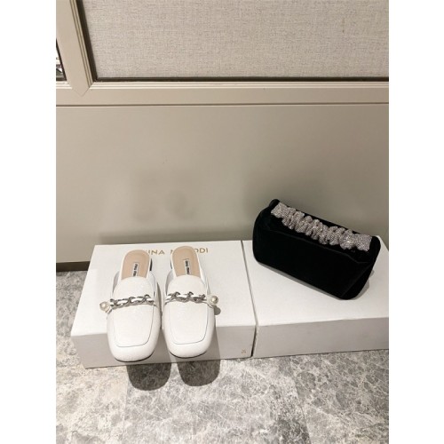 [미우미우] 체인 진주 장식 블로퍼 뮬