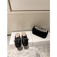 [미우미우] 체인 진주 장식 블로퍼 뮬