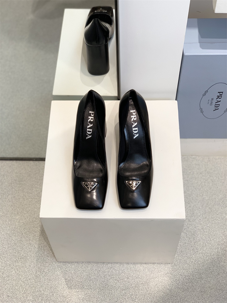 프라다 삼각로고 구두