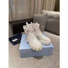 프라다 모놀리스 브러시드 나일론 군화 부츠