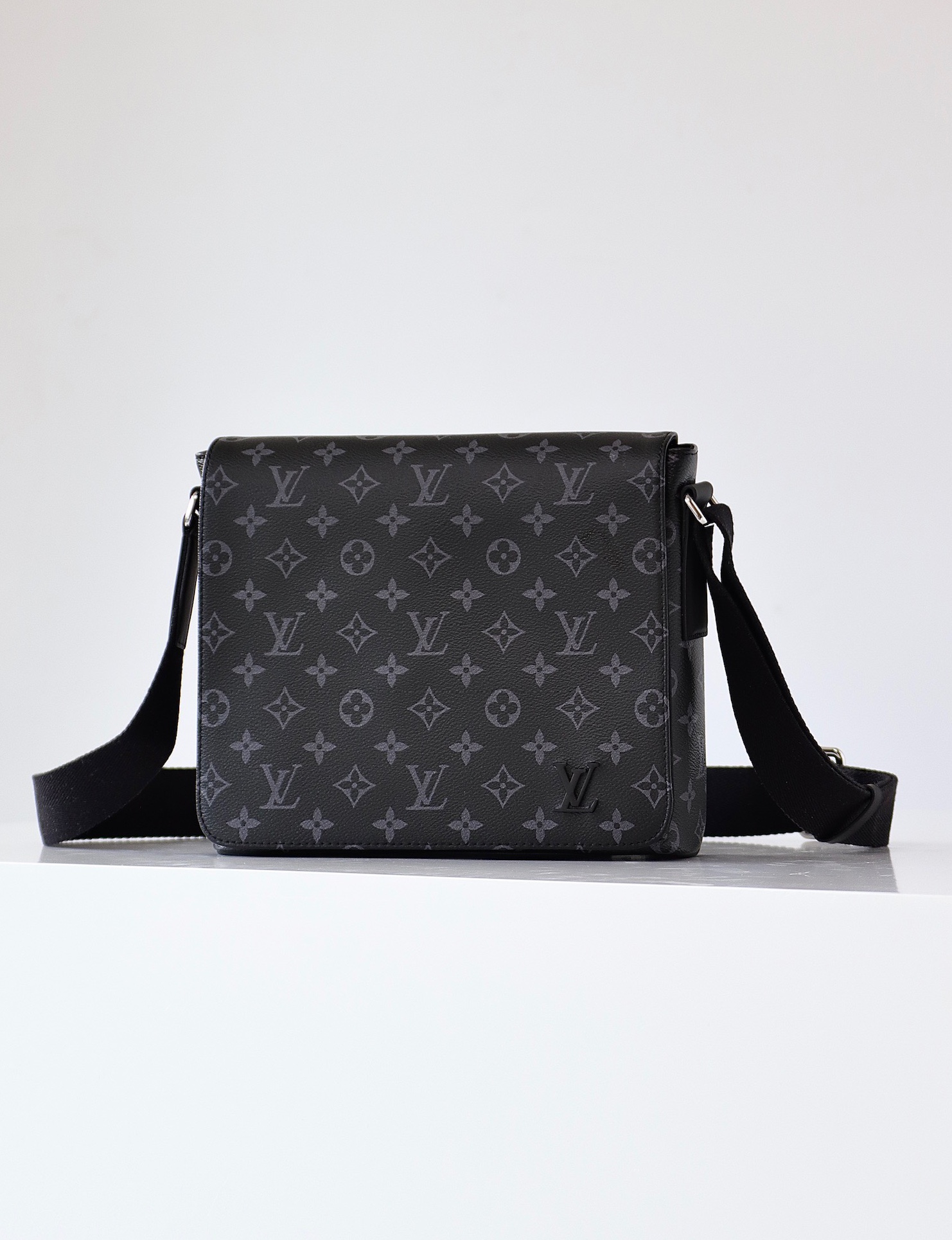 루이비통 디스트릭트 PM M45272 【매장-250만원대】