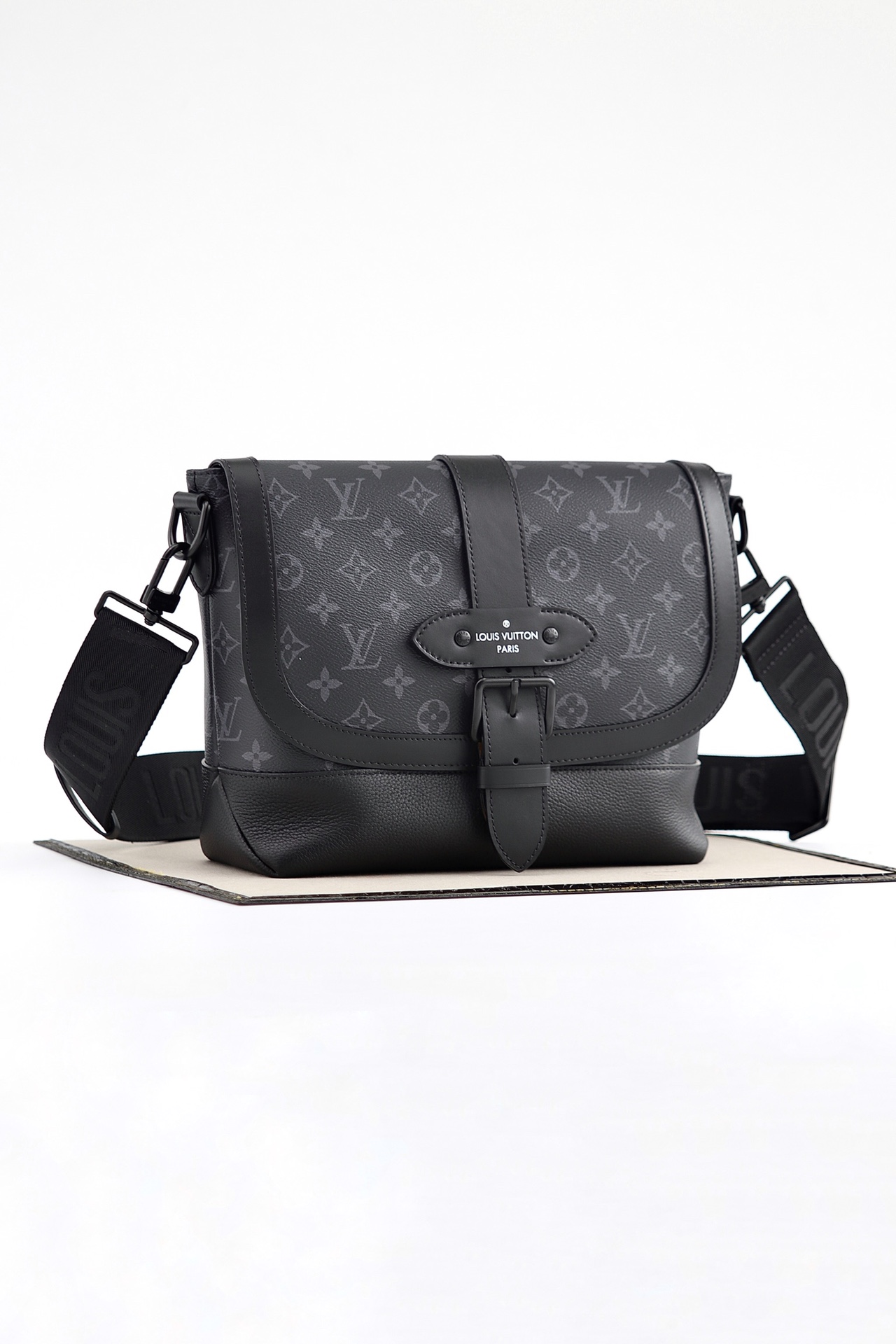 루이비통 소뮈르 메신저백 M45911 【매장-300만원대】