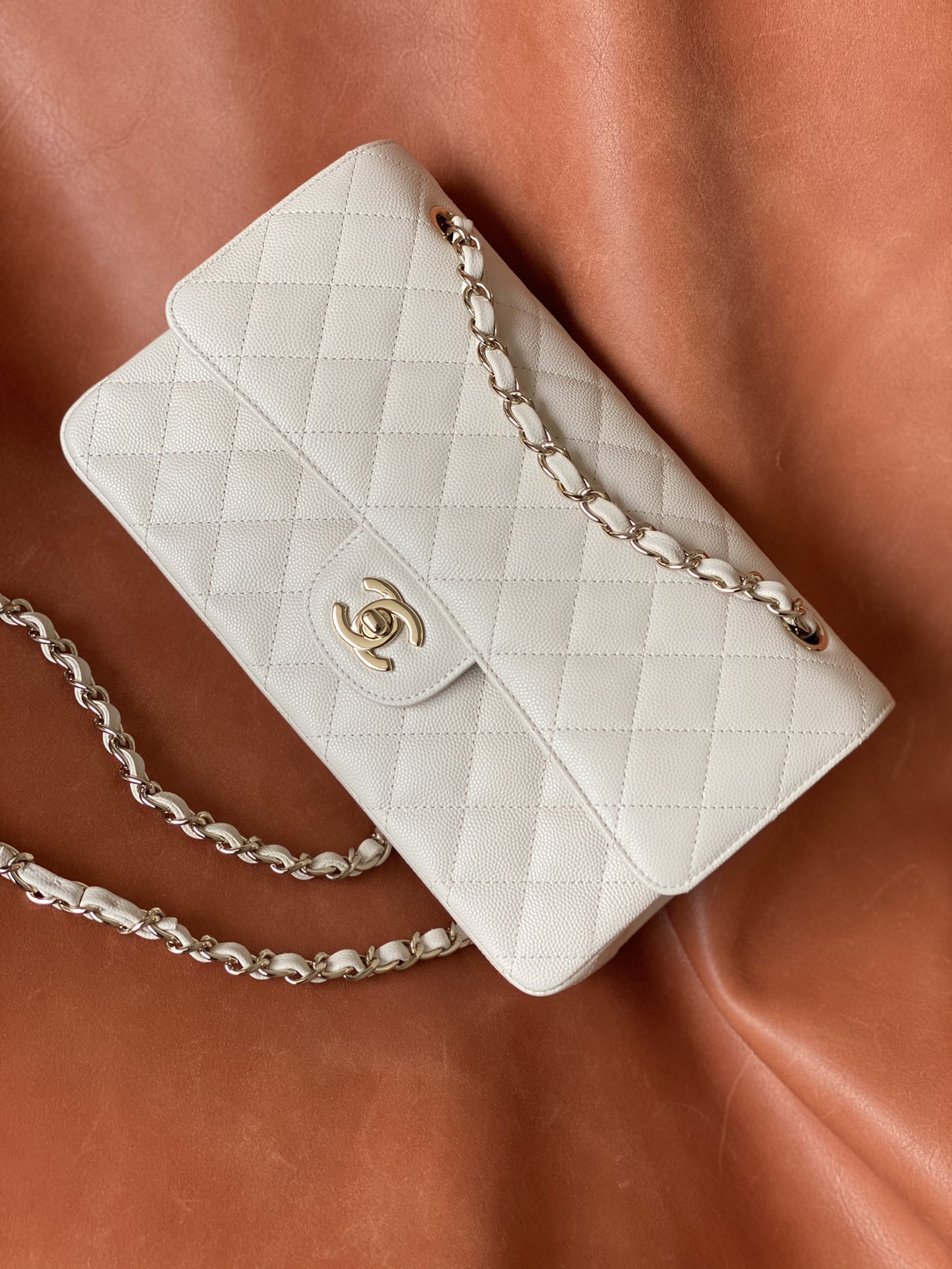 [지존샵] 샤넬 클래식 미듐 캐비어 금장 아웃스티치 