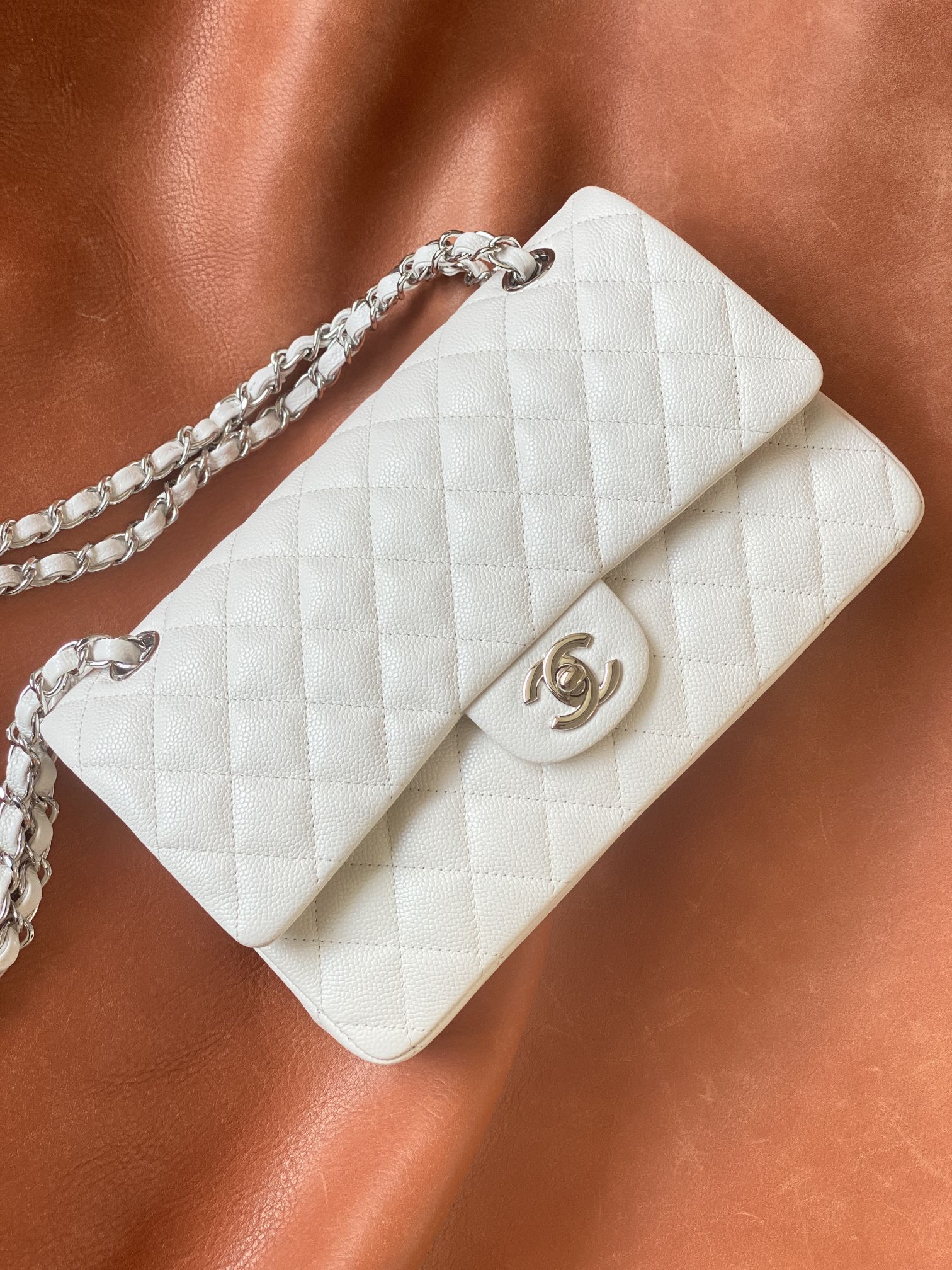 [지존샵] 샤넬 클래식 미듐 캐비어 은장 인스티치 