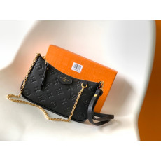 루이비통 이지 온 파우치 느와 숄더백 M80349