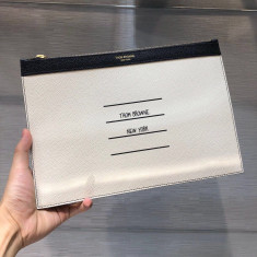 톰브라운 페이퍼 라벨 클러치백