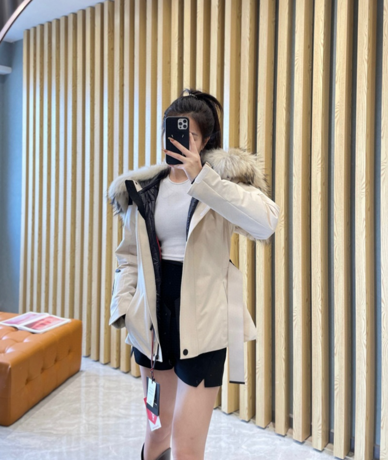 몽클레어 TRIATEL 코요테퍼 구스다운