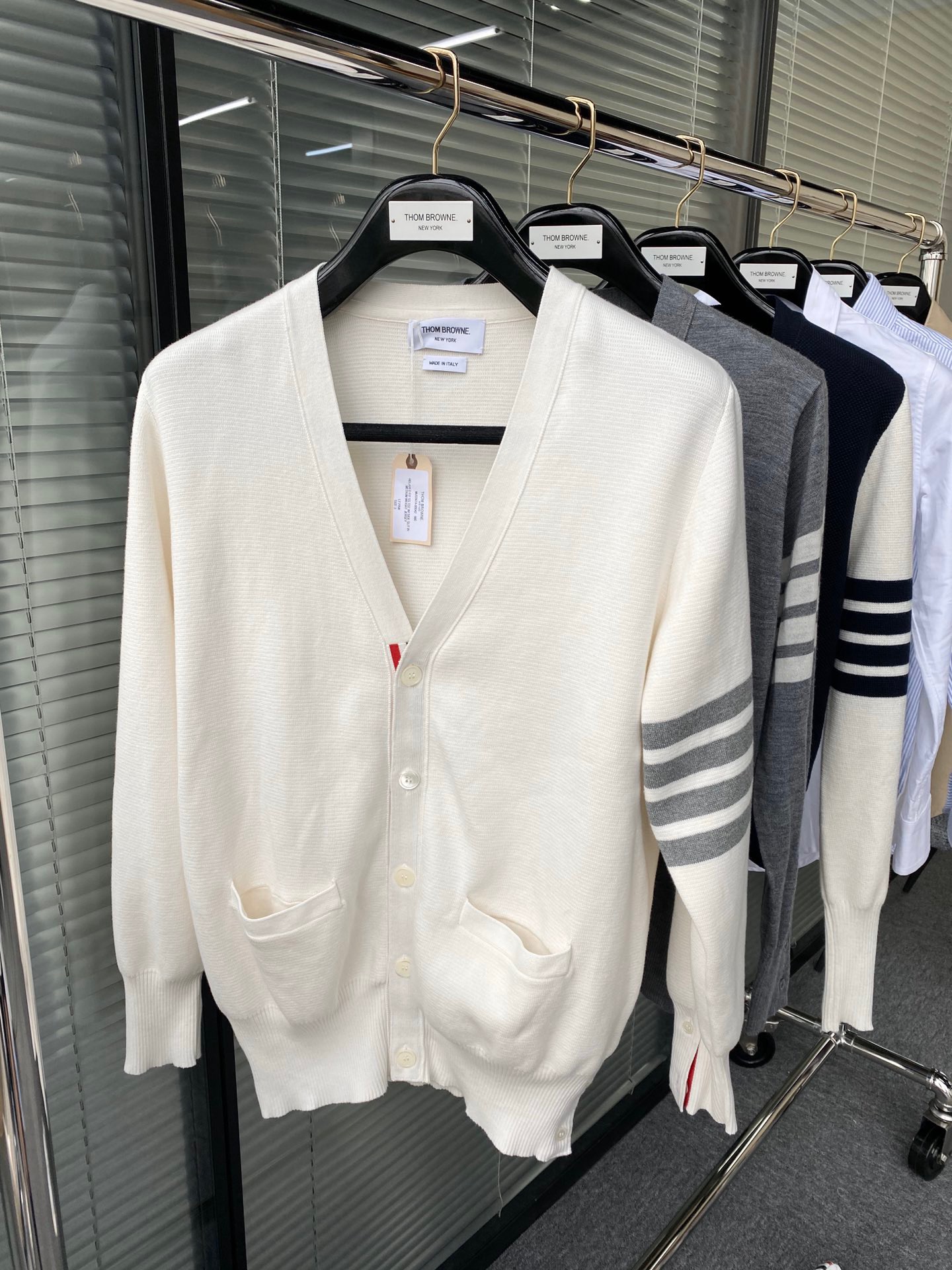 [TJ공장] 톰브라운 밀키화이트 가디건 (남녀공용)