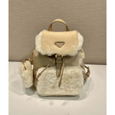 프라다 양털 브러시드 백팩