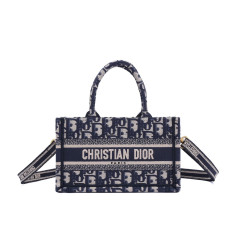 디올 북토트백 미니 스트랩 버전 (국내배송)