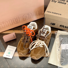 뉴발란스 X 미우미우 530 SL 스웨이드 스니커즈