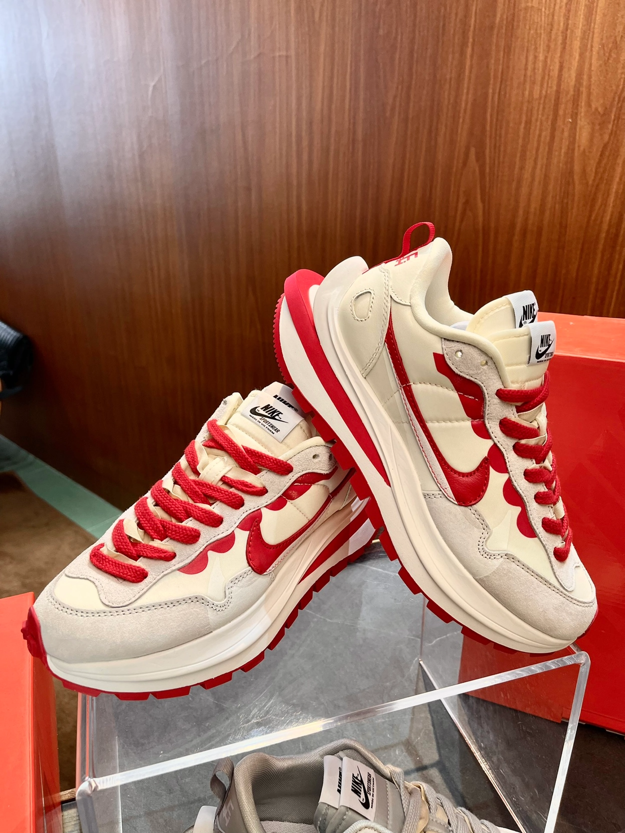 나이키 사카이 베이퍼와플 스니커즈