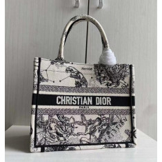 디올 북토트백 스몰 조디악 (국내배송)
