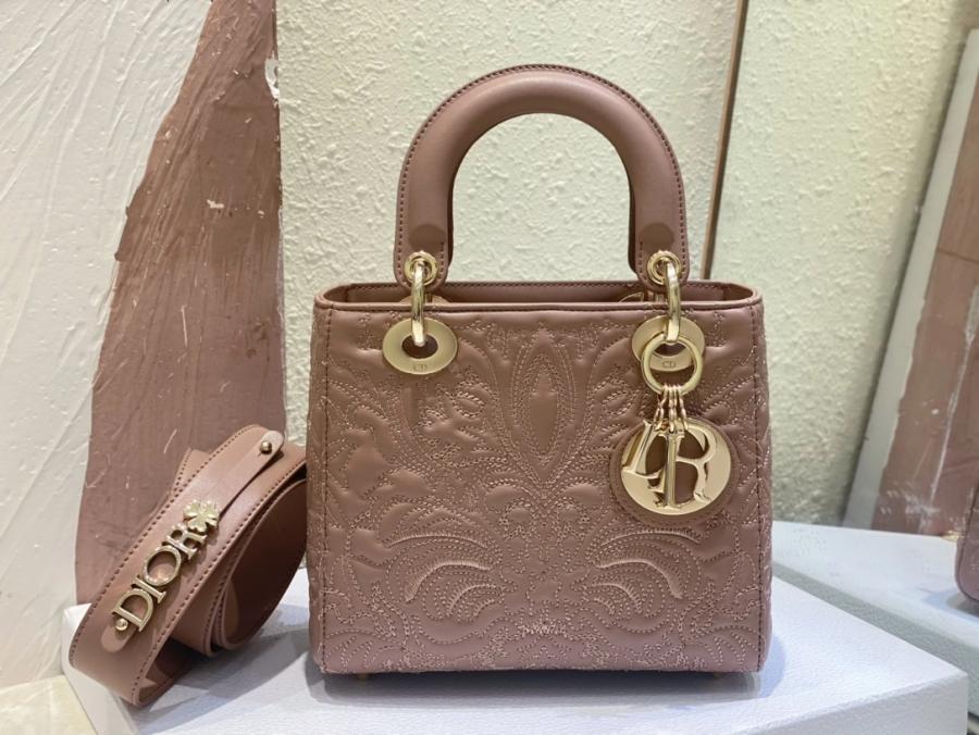 디올 레이디백 램스킨 스몰 20cm