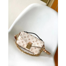 루이비통 포쉐트메티스 이스트 웨스트 모노그램 앙프렝뜨