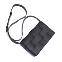 보테가베네타 카세트백 기본사이즈 (국내배송)