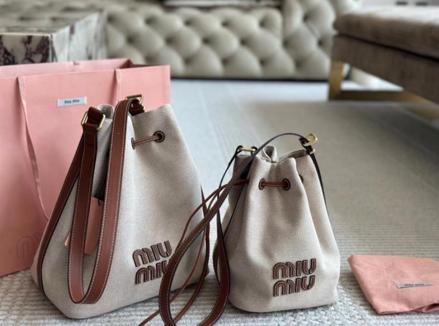 미우미우 24ss 캔버스 로고 버킷백 미니, 스몰