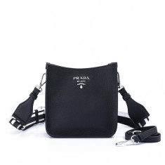 프라다 비텔로 숄더백 (국내배송)