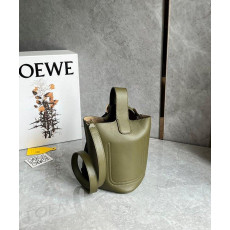 로에베 미니 페블 버킷백