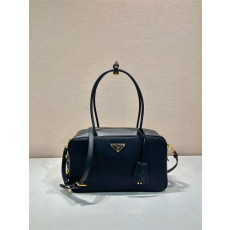 프라다 리나일론 스몰 탑 핸들백 1BB132
