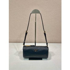 프라다 가죽 숄더백 1NE058A