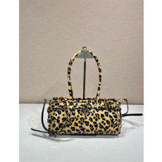 프라다 시그니처 미디엄 숄더백 1BA426