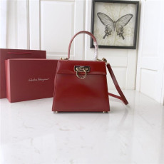 페라가모 아이코닉 켈리백 스몰 DY-212269 (올수공)