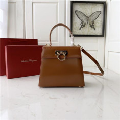 페라가모 아이코닉 켈리백 스몰 DY-212269 (올수공)