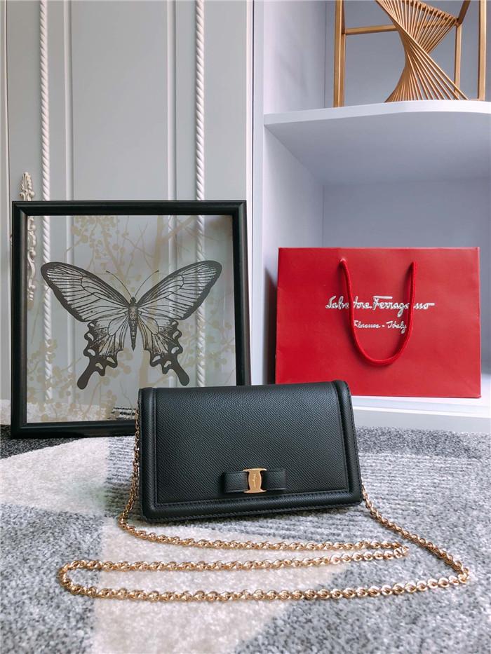 페라가모 미니 체인 숄더백 22C916