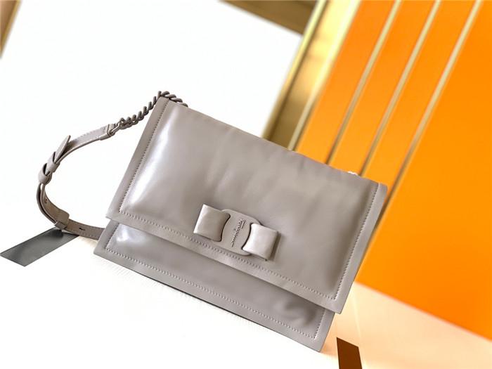 페라가모 숄더백 F21128