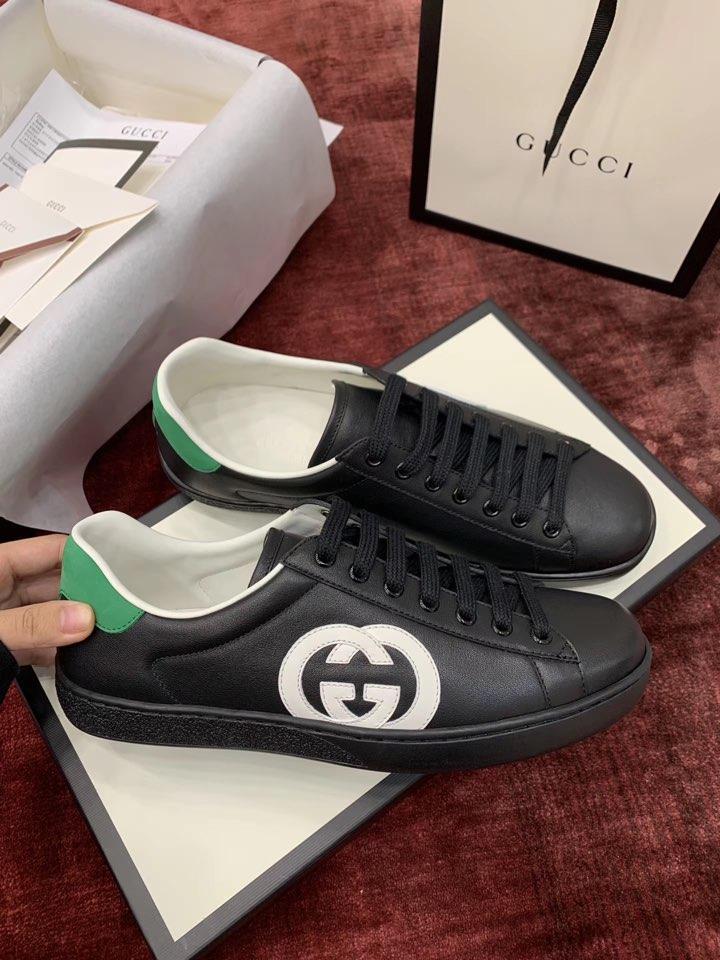 구찌 2020 화이트 인터로킹 에이스 스니커즈