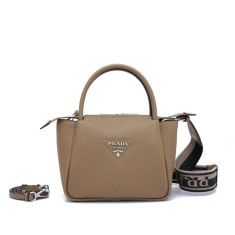 프라다 레더 숄더백 (국내배송)