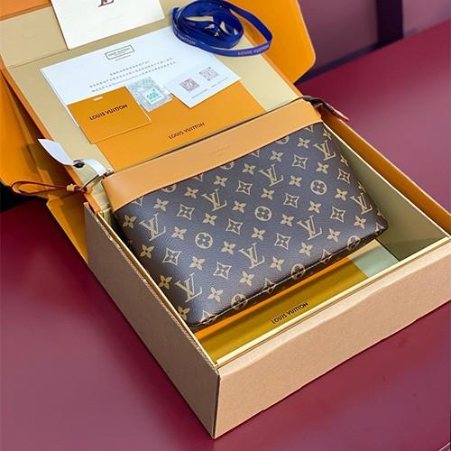 루이비통 포쉐트 보야주 클러치백 