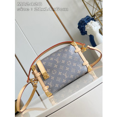 루이비통 사이드 트렁크 MM M12428